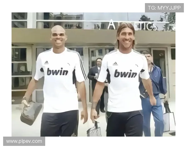 拉莫斯：足球场上的传奇之路与辉煌成就解析