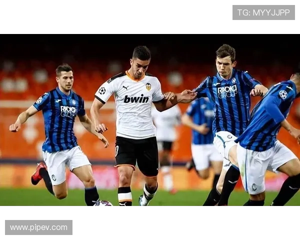 综艺节目邀请哪位足球明星最能吸引观众关注和热议